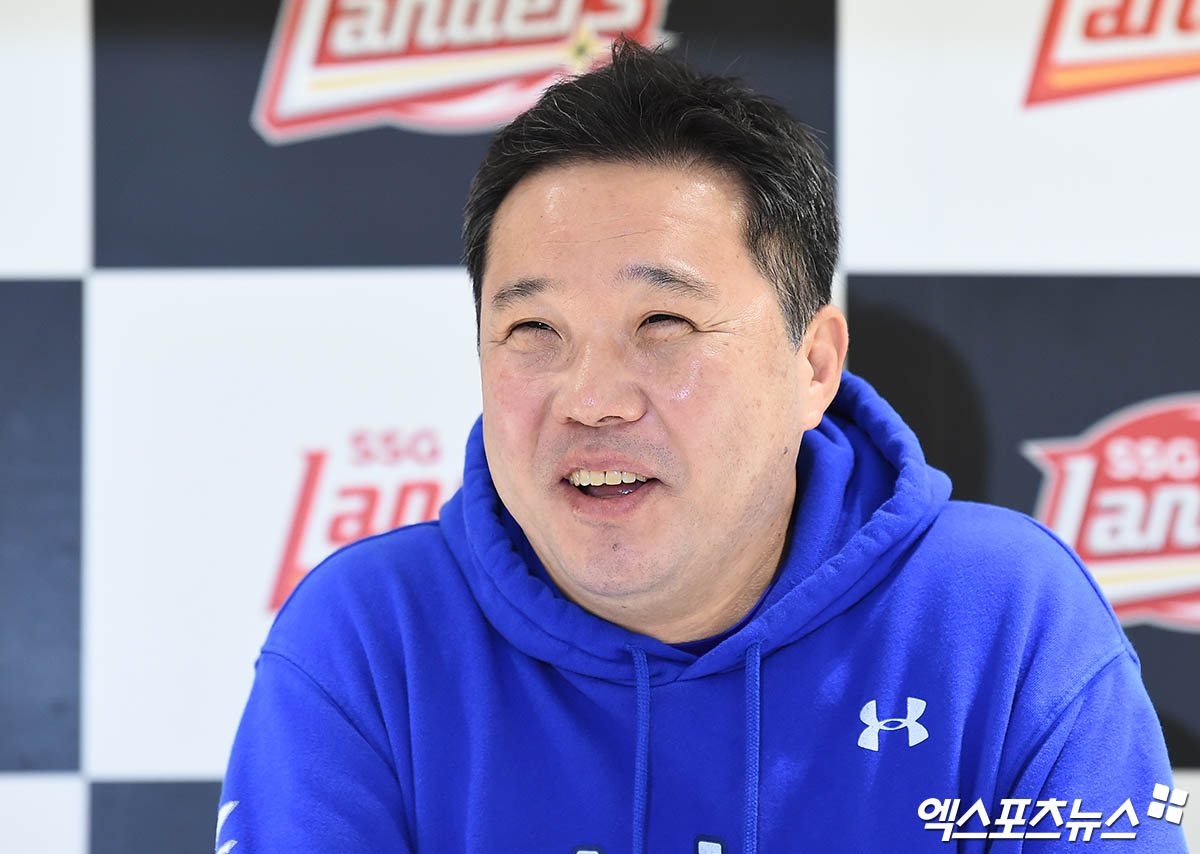 박진만 감독이 이끄는 삼성 라이온즈가 9일 인천 SSG랜더스필드에서 SSG 랜더스와 2025 신한 SOL Bank KBO 준플레이오프(5전 3승제) 1차전을 치른다. 사진 박지영 기자