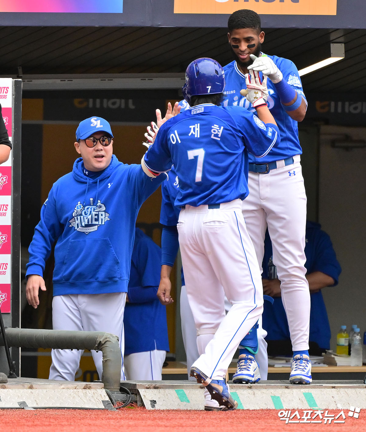 삼성 라이온즈 이재현이 9일 인천 SSG랜더스필드에서 열린 SSG 랜더스와의 2025 신한 SOL Bank KBO 준플레이오프(5전 3승제) 1차전에서 1회초 선두타자 홈런을 기록했다. 사진 김한준 기자