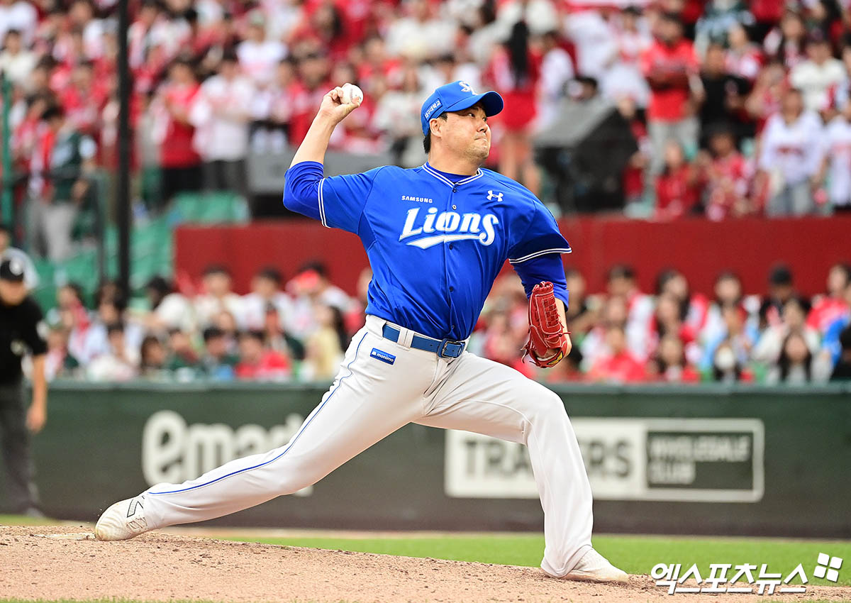 9일 오후 인천SSG랜더스필드에서 열린 '2025 신한 SOL Bank KBO 포스트시즌' 삼성 라이온즈와 SSG 랜더스의 준플레이오프 1차전 경기, 7회말 삼성 김태훈이 역투하고 있다. 인천, 김한준 박지영 기자