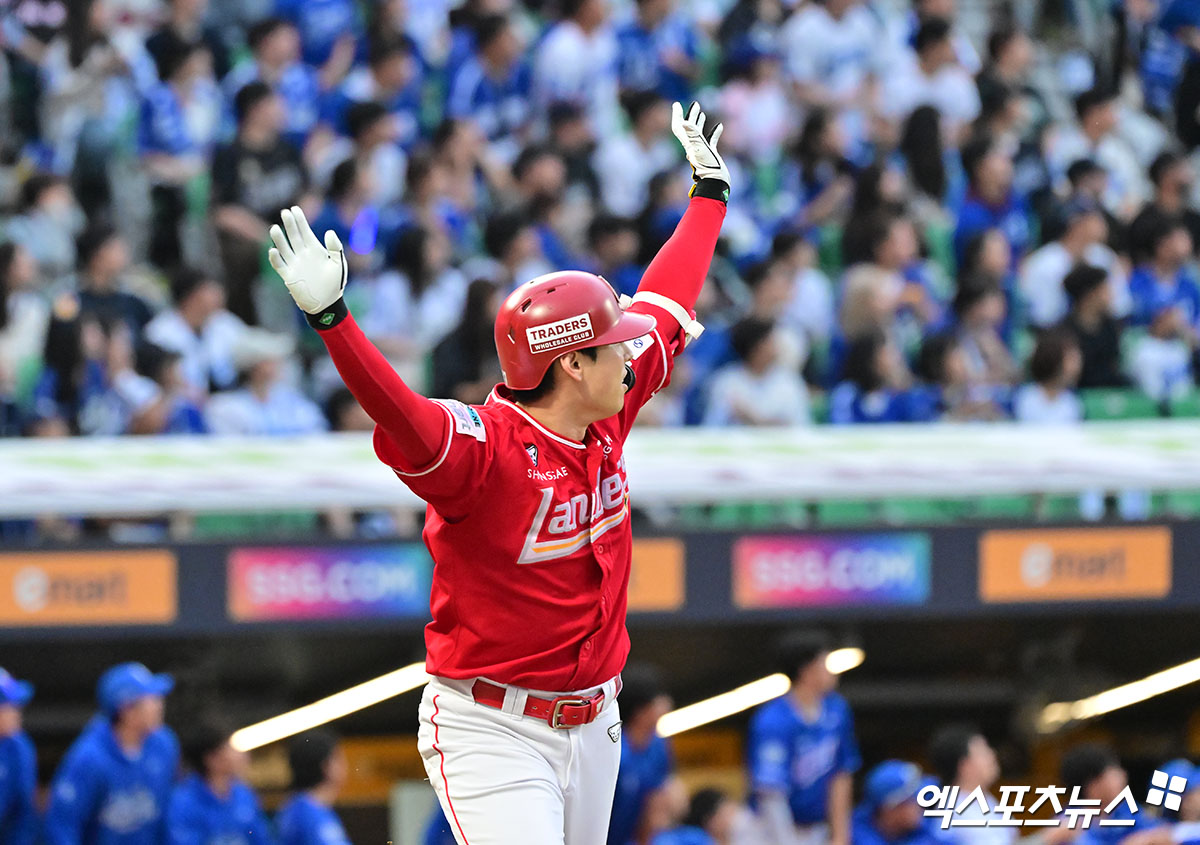 삼성 라이온즈 아리엘 후라도가 11일 인천 SSG랜더스필드에서 열린 SSG 랜더스와의 2025 신한 SOL Bank KBO 준플레이오프 2차전에 9회말 구원등판, 끝내기 홈런을 맞고 패전 투수가 됐다. 사진 엑스포츠뉴스 DB