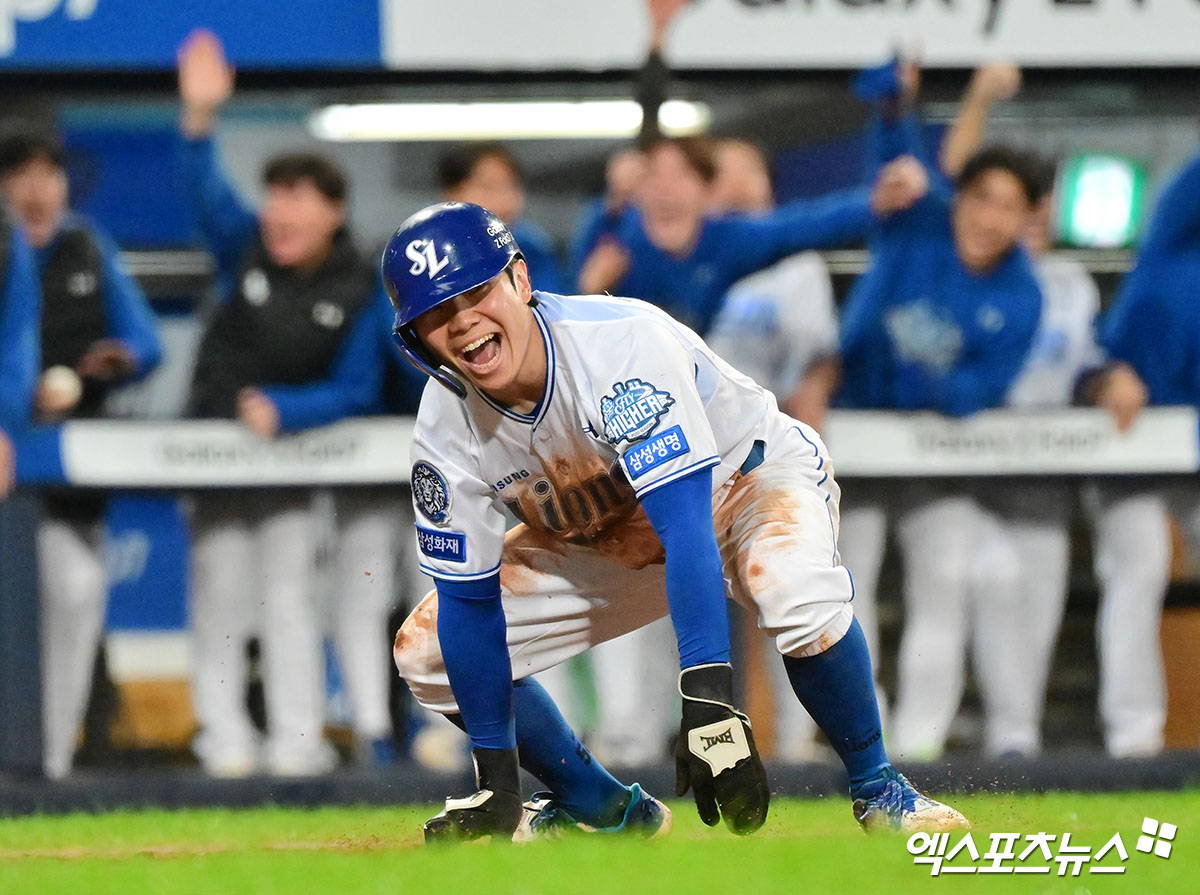 13일 오후 대구삼성라이온즈파크에서 열린 '2025 신한 SOL Bank KBO 포스트시즌' SSG 랜더스와 삼성 라이온즈의 준플레이오프 3차전 경기, 3회말 2사 1,3루 삼성 김지찬이 SSG 안상현의 송구 실책때 득점에 성공하고 있다. 대구, 김한준 기자