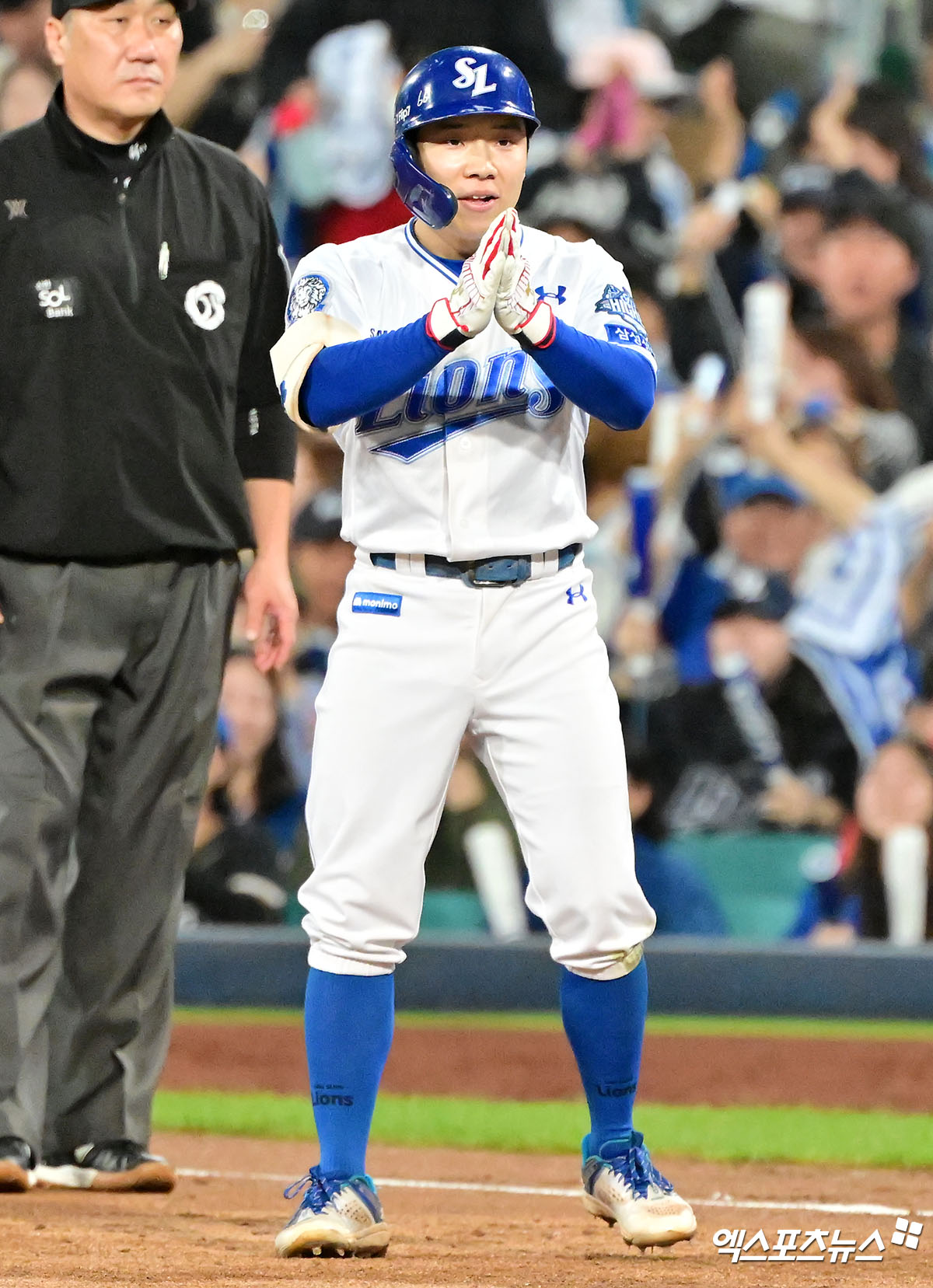 14일 오후 대구삼성라이온즈파크에서 열린 '2025 신한 SOL Bank KBO 포스트시즌' SSG 랜더스와 삼성 라이온즈의 준플레이오프 4차전 경기, 3회말 1사 1,2루 삼성 김지찬이 1타점 적시타를 날린 후 기뻐하고 있다. 대구, 김한준 기자