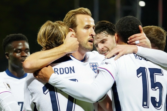 '축구종가' 잉글랜드가 파죽의 6경기 무실점 승리를 달리며 2026 국제축구연맹(FIFA) 북중미 월드컵(캐나다·멕시코·미국 공동 개최) 본선에 가장 먼저 오른 유럽 국가가 됐다. 케인은 잉글랜드의 본선행을 확정짓는 경기에서 멀티골을 터트리며 주장이자 간판 공격수로서의 역량을 유감 없이 발휘했다. 토마스 투헬 감독이 이끄는 잉글랜드(FIFA 랭킹 4위)는 15일(한국시간) 라트비아 리가의 다우가바스 스타디온스에서 열린 2026 월드컵 유럽 예선 K조 6차전 원정 경기에서 라트비아(137위)를 5-0으로 대파했다. 잉글랜드는 월드컵 예선 6경기를 모두 무실점 승리로 마치는 기염을 토했다. 승점 18을 기록하며 11월에 남겨 둔 두 경기에 관계 없이 각 조 1위에 주어지는 본선 티켓을 유럽에서 가장 빨리 거머쥐었다. 연합뉴스