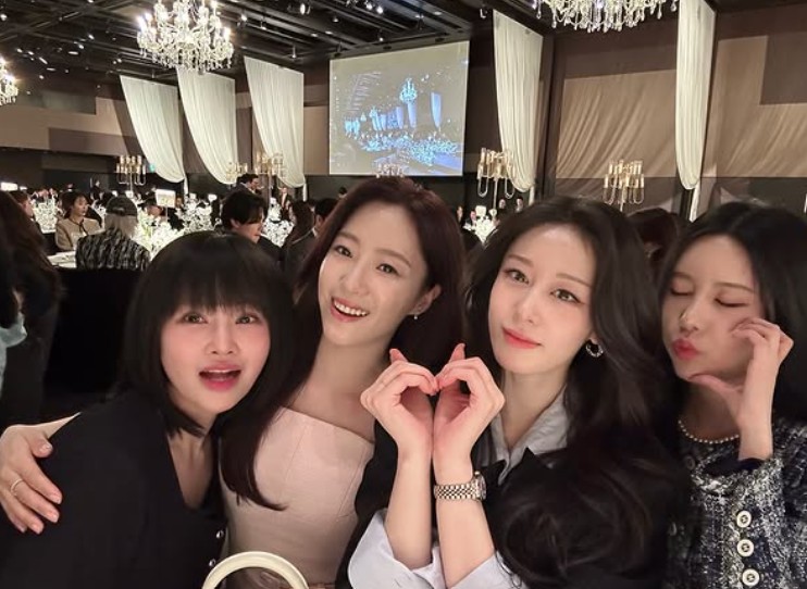 (왼쪽부터) 보람, 함은정, 지연, 큐리.