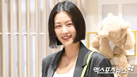 이현이가 코뼈 골절 부상 후 회복 중인 근황을 공개했다.