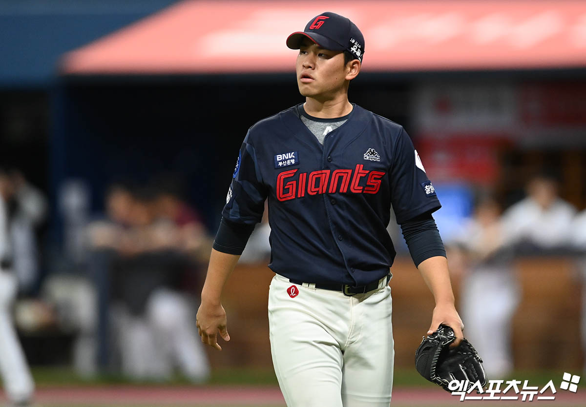 롯데 자이언츠 좌완 김진욱이 지난 16일  김해 상동구장에서 열린 2025 울산-KBO Fall League 일본 독립리그팀과의 경기에 선발등판, 5이닝 7피안타 2피홈런 2볼넷 4탈삼진 3실점을 기록했다. 사진 엑스포츠뉴스 DB