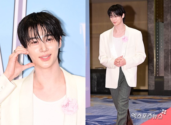 배우 변우석이 핑크리본을 착용했다 