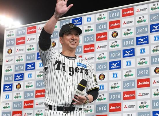 후지카와 큐지 감독이 이끄는 일본프로야구(NPB) 한신 타이거스가 지난 17일 일본 효고현 고시엔구장에서 열린 2025 NPB 센트럴리그 클라이막스 시리즈 파이널 스테이지 3차전에서 요코하마 베이스타즈를 4-0으로 꺾고 재팬시리즈 진출에 성공했다. 사진 한신 타이거스 공식 인스타그램 계정