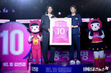 김연경-김수지 '10번 유니폼에 후배들의 사인 가득'[포토]