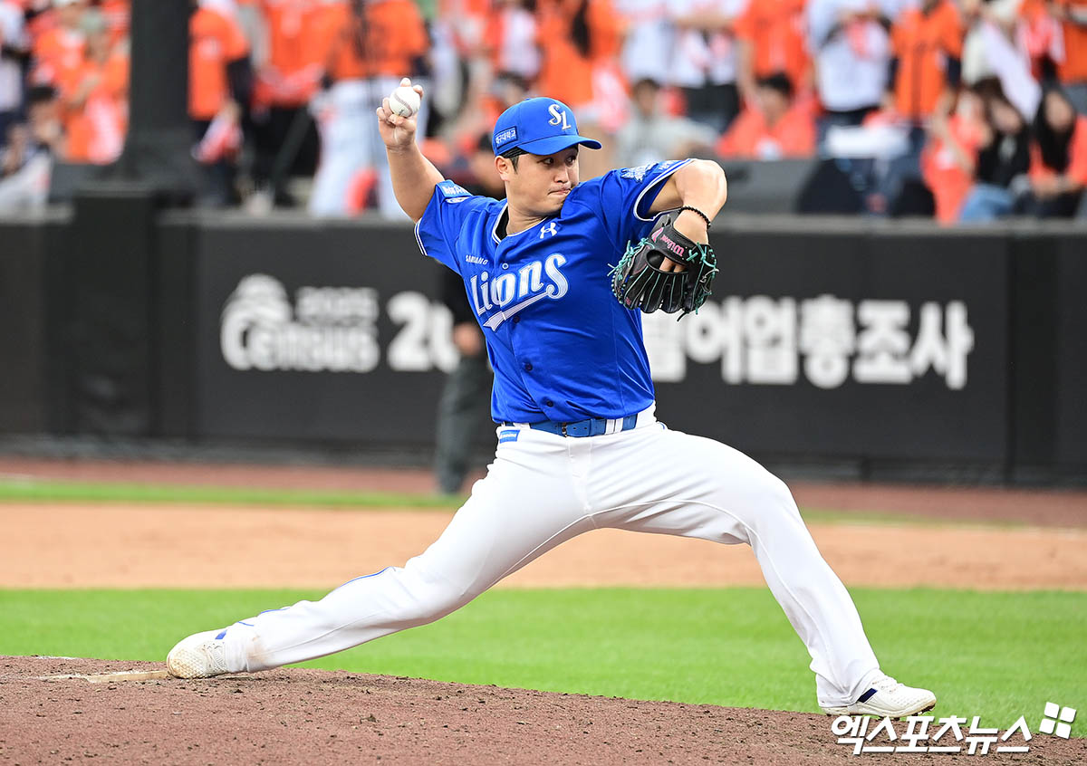 삼성 라이온즈 우완 최원태가 19일 대전 한화생명 볼파크에서 열린 2025 신한 SOL Bank KBO 포스트시즌 플레이오프(5전 3선승제, 한화 1승) 2차전에 선발등판, 7이닝 1실점 호투로 팀 승리를 이끌었다. 사진 김한준·박지영 기자