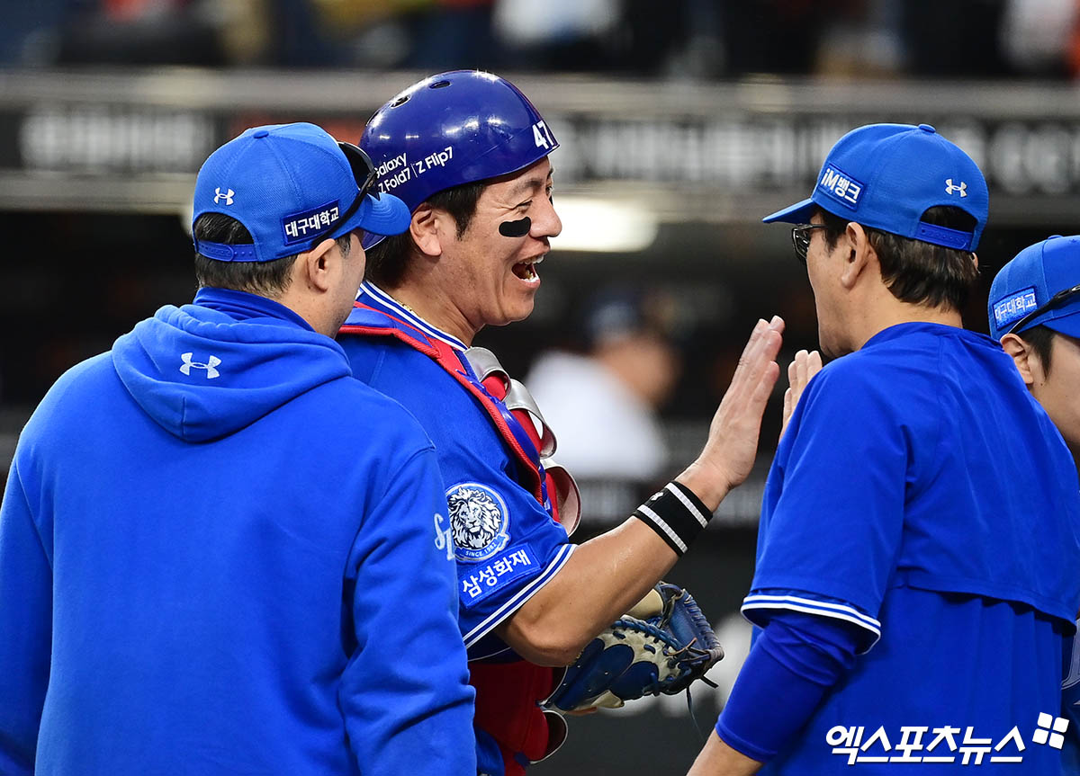 박진만 감독이 이끄는 삼성 라이온즈가 19일 대전 한화생명 볼파크에서 열린 한화 이글스와의 2025 신한 SOL Bank KBO 포스트시즌 플레이오프(5전 3선승제, 한화 1승) 2차전에서 7-3으로 이겼다. 사진 김한준·박지영 기자