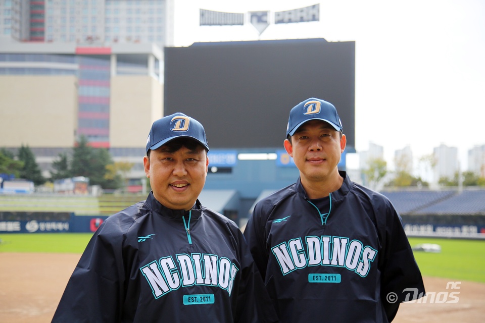 NC 다이노스가 이승호, 김상훈 코치를 영입했다. 두 코치는 19일부터 창원NC파크에서 진행되고 있는 ‘CAMP 1’에 합류해 선수들을 지도하는 중이다. 구체적인 보직은 추후 확정된다. NC 다이노스