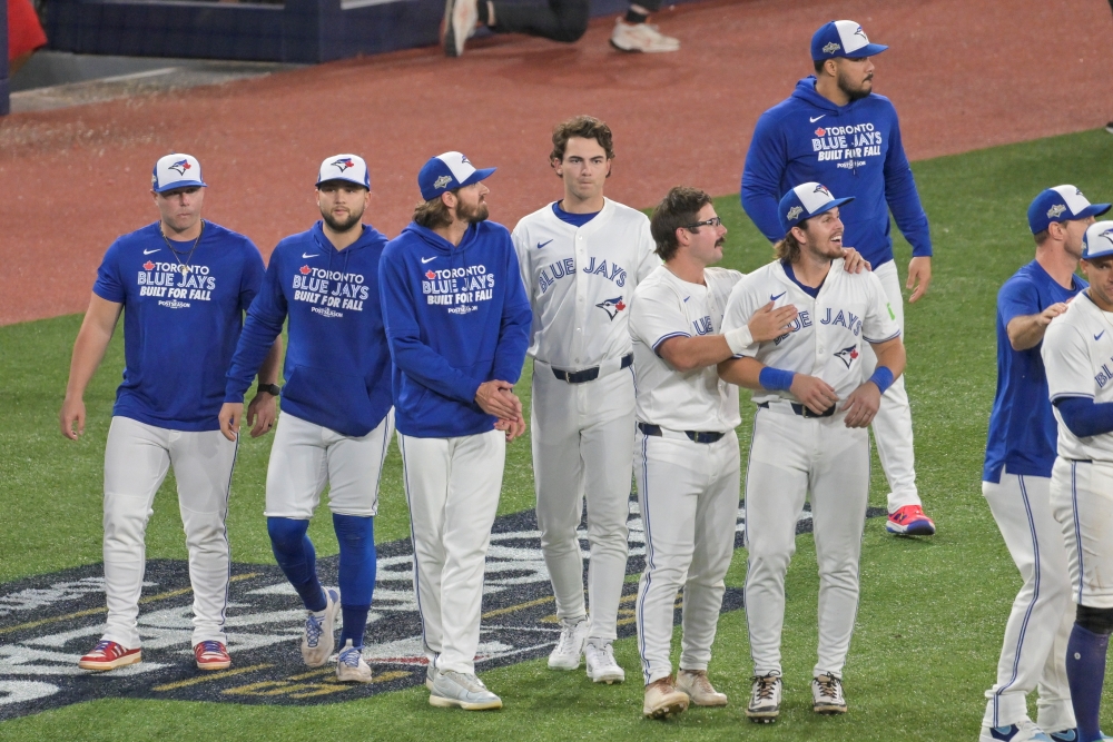 20일 캐나다 온타리오주 토론토의 로저스센터에서 열린 2025 미국 메이저리그(MLB) 포스트시즌 아메리칸리그 챔피언십시리즈(ALCS·7전 4선승제) 시애틀 매리너스와 토론토 블루제이스의 경기, 토론토가 6:2로 승리하면서 시리즈 전적 3승3패를 만들었다. 경기 후 토론토 선수들이 기쁨을 나누고 있다. EPA 연합뉴스