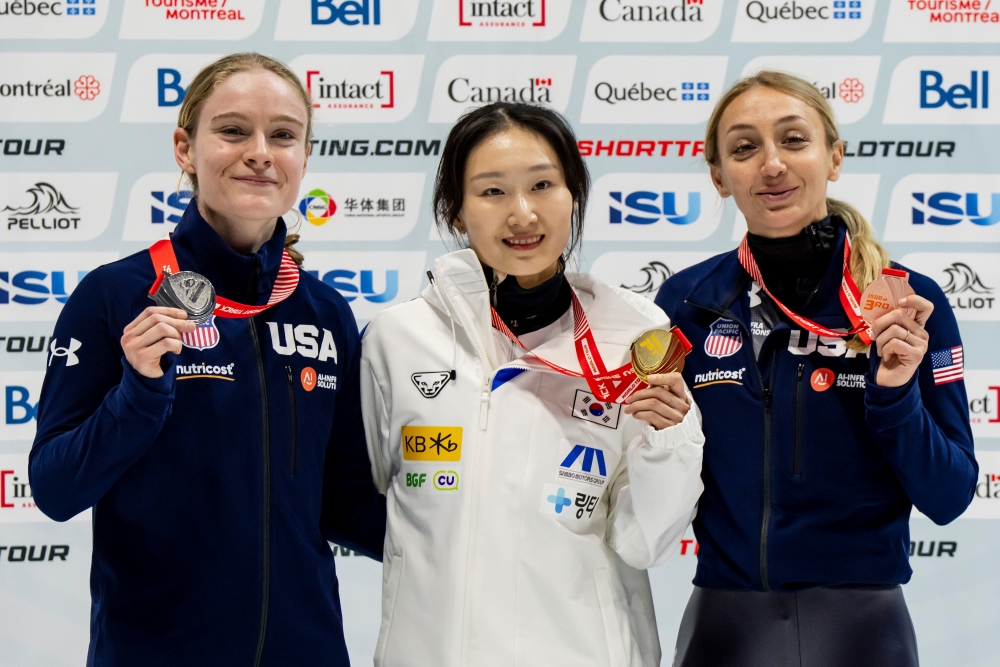 한국 여자 쇼트트랙 간판 최민정이 20일 캐나다 퀘벡주 몬트리올 모리스 리처드 아레나에서 열린 2025-2026 ISU 쇼트트랙 월드투어 2차 대회 여자 1500m 결승에서 2분17초399의 기록으로 금메달을 목에 걸었다. AP 연합뉴스