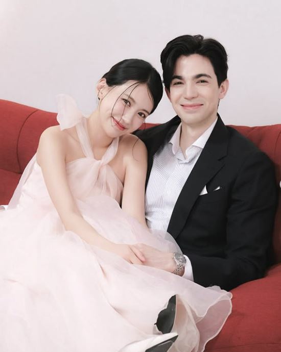 Robin Dayana and Kim Seo-yeon wedding photograph