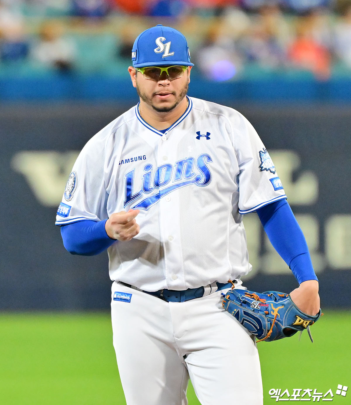 21일 오후 대구삼성라이온즈파크에서 열린 '2025 신한 SOL Bank KBO 포스트시즌' 한화 이글스와 삼성 라이온즈의 플레이오프 3차전 경기, 1회초 삼성 선발투수 후라도가 공을 힘차게 던지고 있다. 대구, 김한준 기자