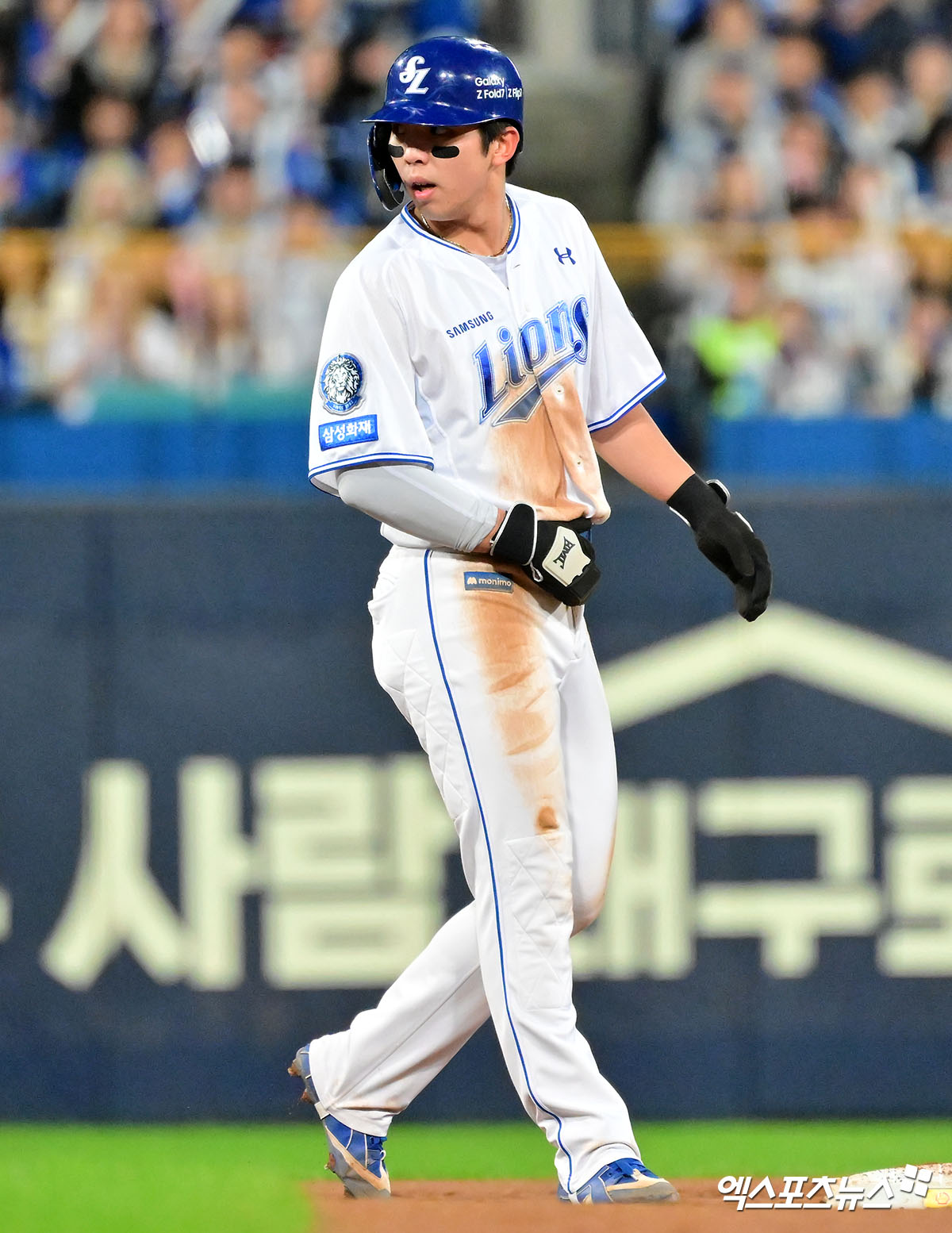 22일 오후 대구삼성라이온즈파크에서 열린 '2025 신한 SOL Bank KBO 포스트시즌' 한화 이글스와 삼성 라이온즈의 플레이오프 4차전 경기, 2회말 삼성 김영웅이 2루타를 날리고 있다. 대구, 김한준 기자