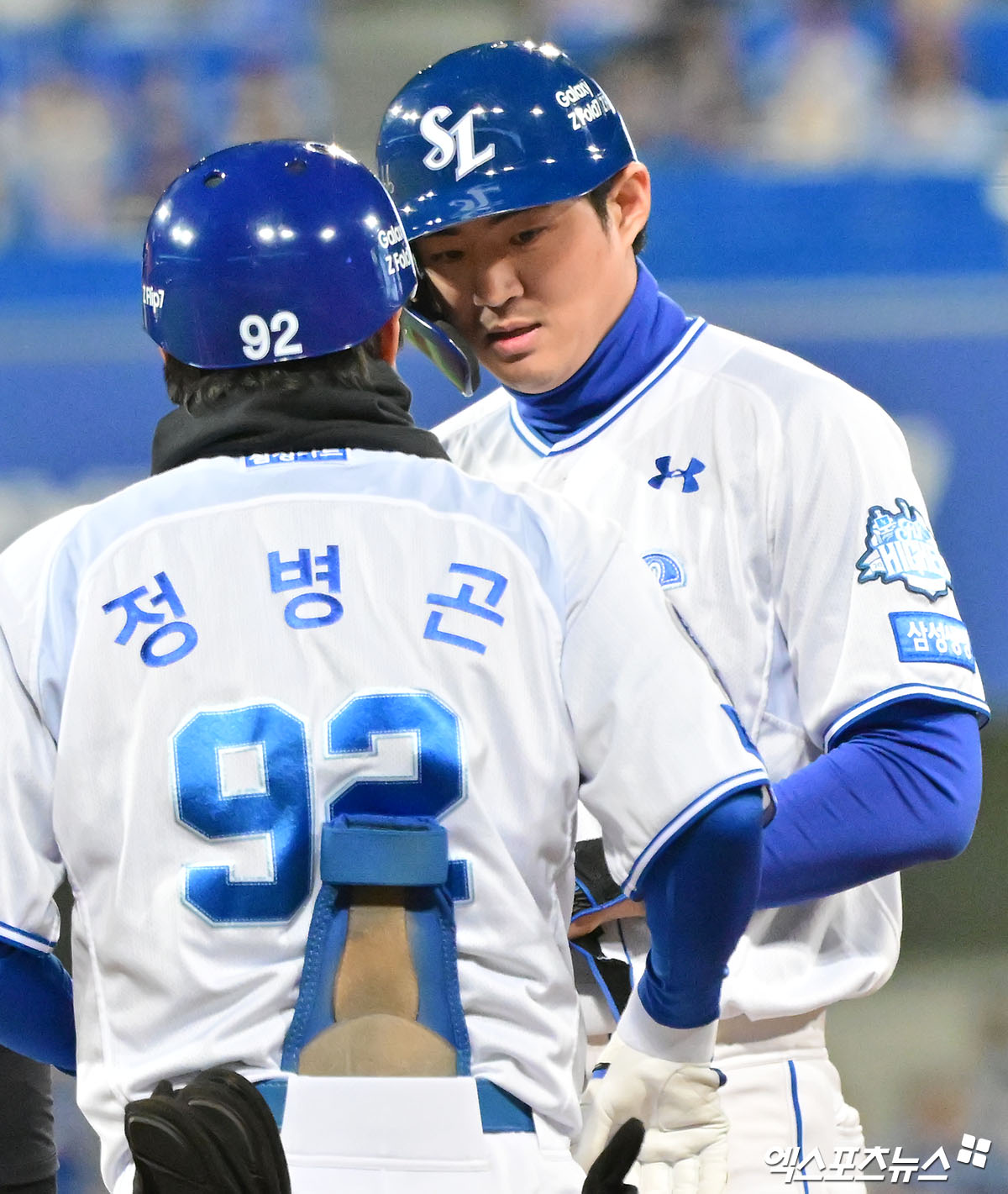 22일 오후 대구삼성라이온즈파크에서 열린 '2025 신한 SOL Bank KBO 포스트시즌' 한화 이글스와 삼성 라이온즈의 플레이오프 4차전 경기, 1회말 2사 삼성 구자욱이 중전안타를 날리고 있다. 대구, 김한준 기자