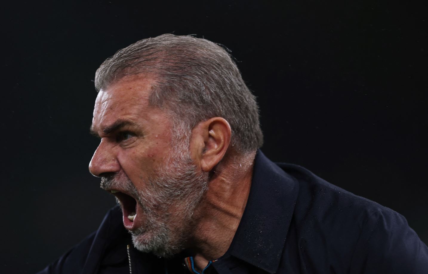 안지 포스테코글루를 경질한 노팅엄 포레스트가 션 다이치 감독 체제에서 감격적인 승리를 거뒀다. 노팅엄 포레스트는 24일(한국시간) 영국 노팅엄에 위치한 시티 그라운드에서 열린 FC포르투와의 2025-2026시즌 유럽축구연맹(UEFA) 유로파리그 리그 페이즈 3차전서 2-0으로 승리했다. 연합뉴스