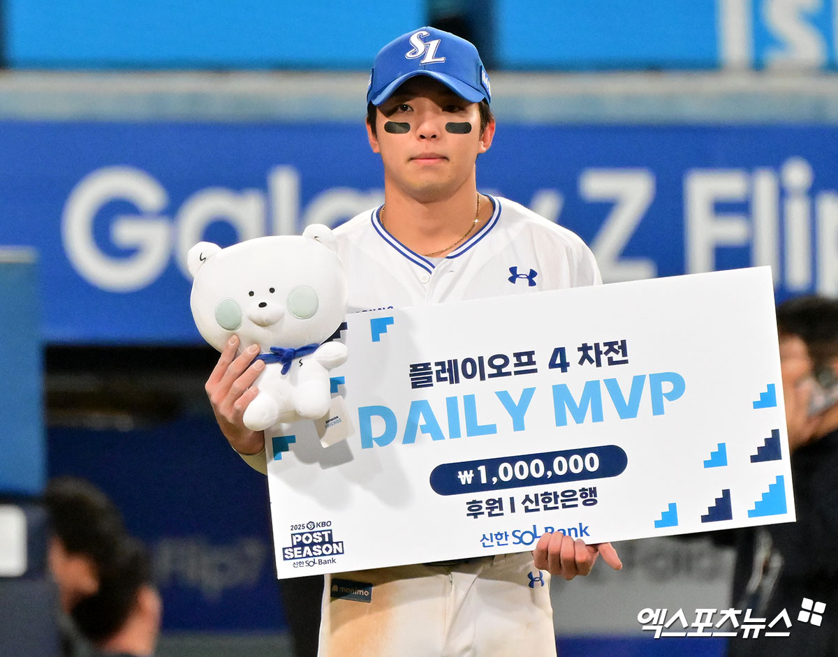 지난 22일 플레이오프 4차전에서 3점 홈런 2개를 기록, 팀 승리를 이끈 삼성 라이온즈 타자 김영웅. 사진 엑스포츠뉴스 DB