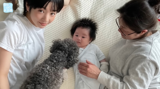 엄마와 외조모와 누워있는 심형탁 아들 하루. 사진=유튜브 채널 '형탁 사야의 하루'