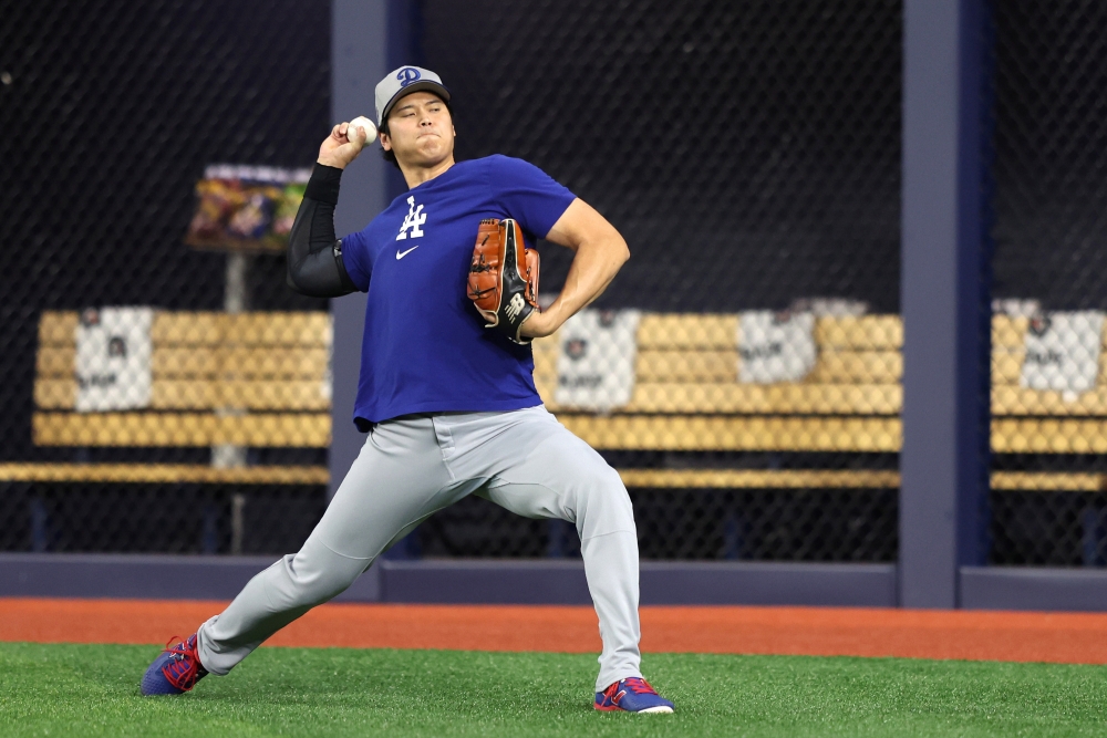 데이브 로버츠 LA 다저스 감독이 26일 캐나다 온타리오주 토론토의 로저스센터에서 열린 2025 미국 메이저리그(MLB) 토론토 블루제이스와의 월드시리즈(WS) 2차전을 앞두고 28~29일 진행되는 WS 3~4차전 선발투수를 공개했다. 오타니 쇼헤이는 4차전 선발투수로 나선다. UPI 연합뉴스