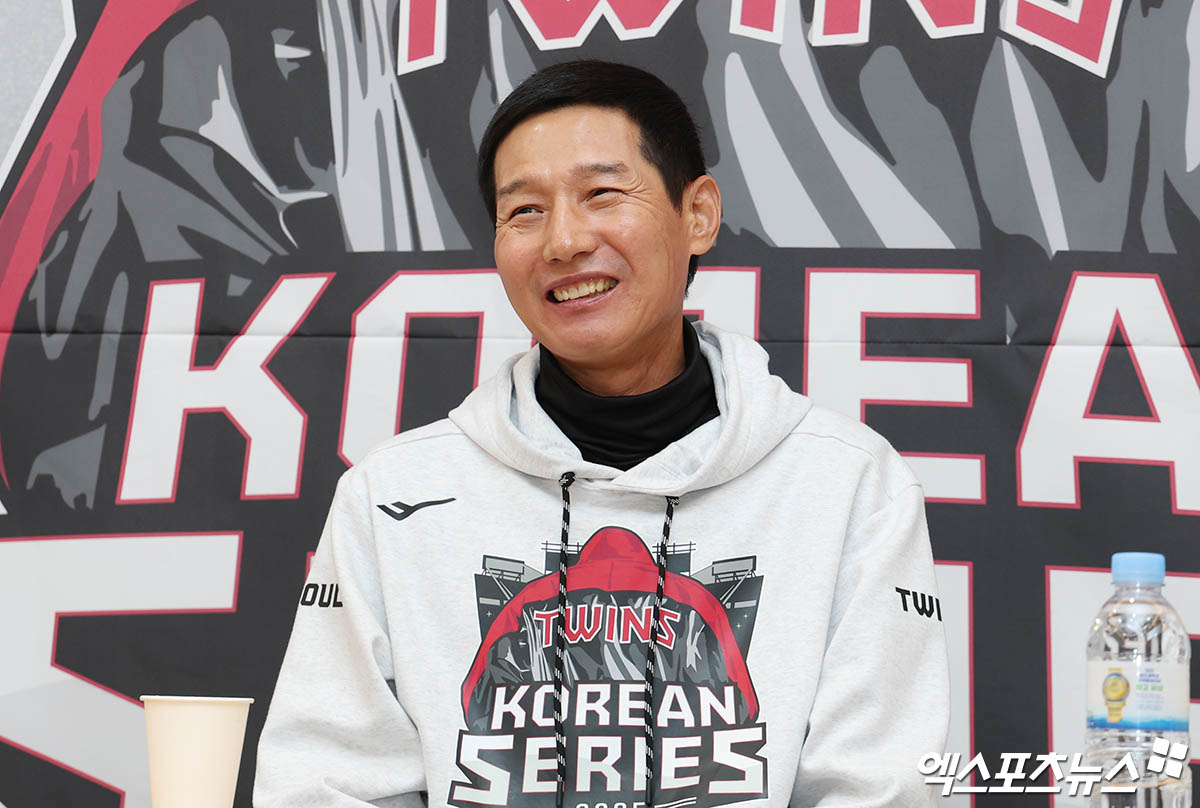 염경엽 감독이 이끄는 LG 트윈스가 27일 서울 잠실야구장에서 열리는 2025 신한 SOL Bank KBO 포스트시즌 한국시리즈(7전 4선승제, LG 1승) 2차전에서 승리를 노린다. 사진 박지영 기자