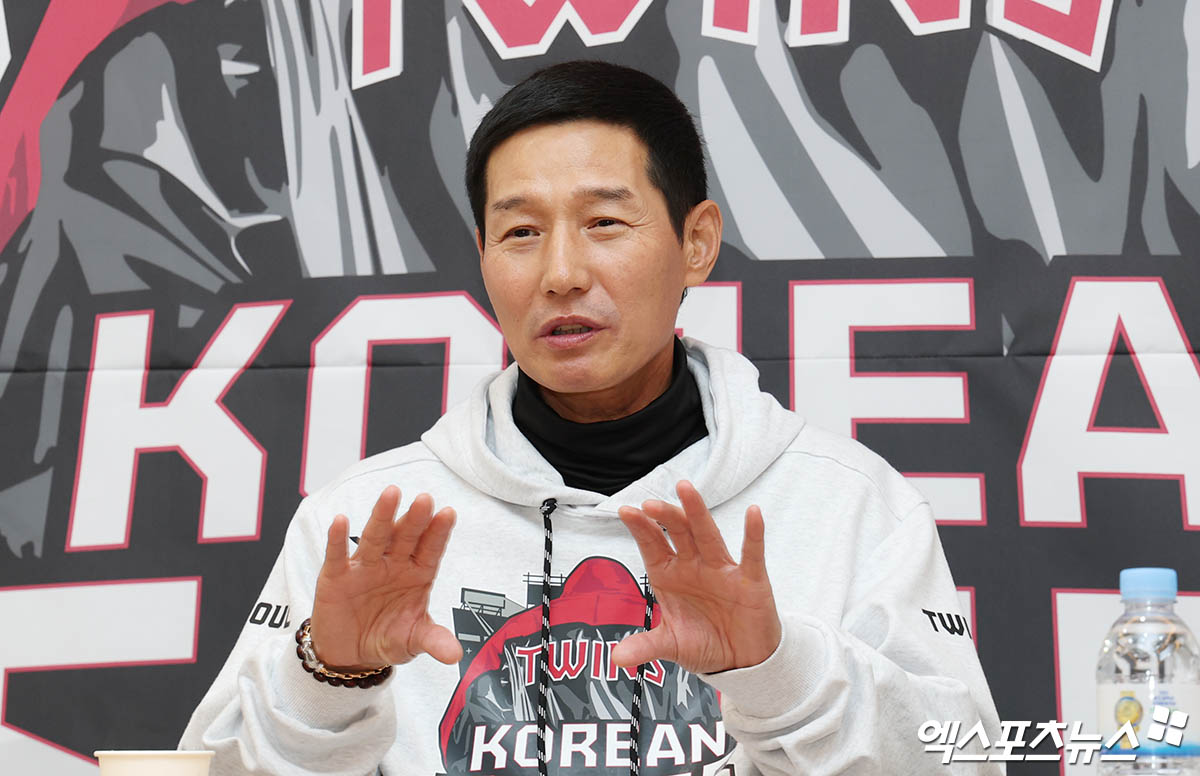 염경엽 감독이 이끄는 LG 트윈스가 27일 서울 잠실야구장에서 열리는 2025 신한 SOL Bank KBO 포스트시즌 한국시리즈(7전 4선승제, LG 1승) 2차전에서 승리를 노린다. 사진 박지영 기자