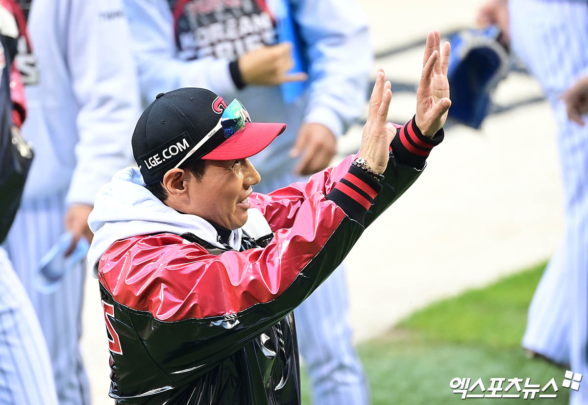 염경엽 감독이 이끄는 LG 트윈스가 27일 서울 잠실야구장에서 열리는 2025 신한 SOL Bank KBO 포스트시즌 한국시리즈(7전 4선승제, LG 1승) 2차전에서 승리를 노린다. 사진 엑스포츠뉴스 DB