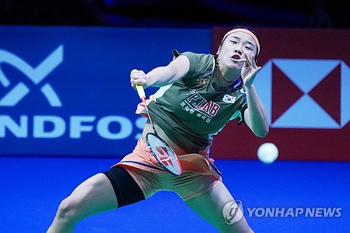 안세영은 지난 26일(한국시간) 프랑스 서부에 있는 세송 세비녜에서 열린 세계배드민턴연맹(BWF) 월드 투어 프랑스 오픈(슈퍼 750) 결승에서 세계 랭킹 2위 왕즈위(중국)를 2-0(21-13 21-7)으로 가볍게 제압하고 우승을 차지했다. 올 시즌에만 총 13개의 국제대회에 참여해 아홉 개 대회나 정상에 오르며 역대급 시즌을 보내고 있는 안세영은 단일시즌 슈퍼 750 시리즈 6개 대회 중 5개 대회를 석권하는 세계 최초의 선수가 됐다. 연합뉴스