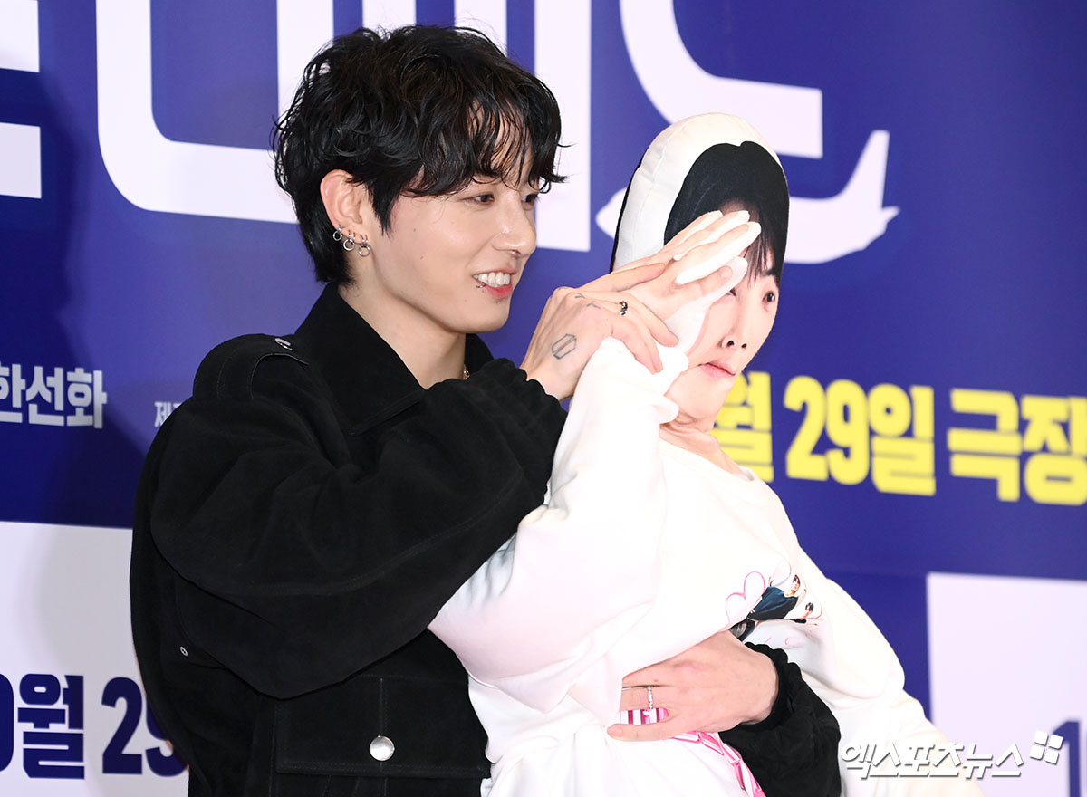 정국 '은우야 예의 바르게 경례'