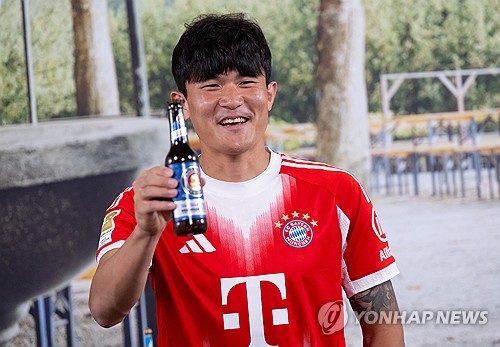 바이에른 뮌헨이 한국 국가대표 센터백 김민재를 팔지 않을 계획이다. 독일 매체 OVB온라인에 따르면 프로인트 단장은 김민재를 내보내고 싶은지에 대한 질문에 아니라고 분명하게 선을 그었다. 연합뉴스