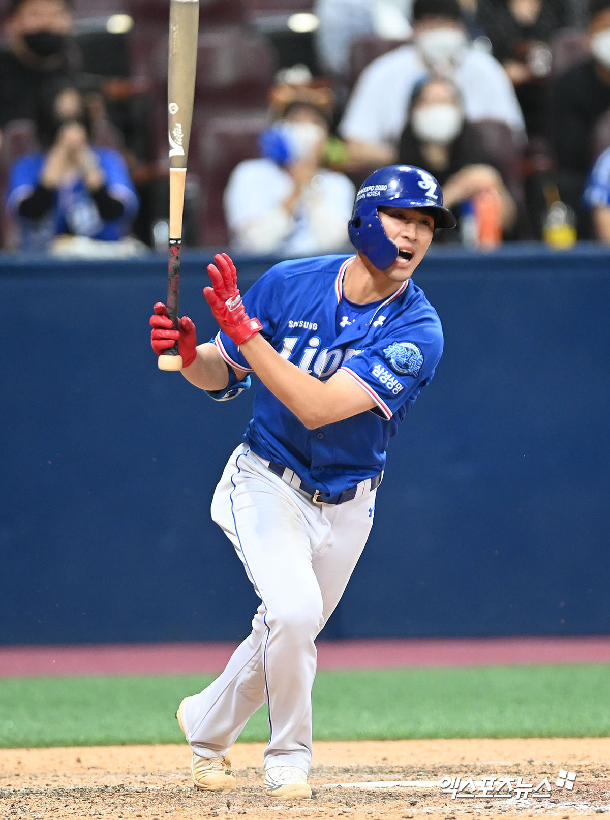 21일 오후 서울 구로구 고척스카이돔에서 열린 '2022 신한은행 SOL KBO리그' 삼성 라이온즈와 키움 히어로즈의 경기, 8회초 2사 2루 삼성 강한울이 타격을 하고 있다. 결과는 1루수 땅볼 아웃. 엑스포츠뉴스 DB