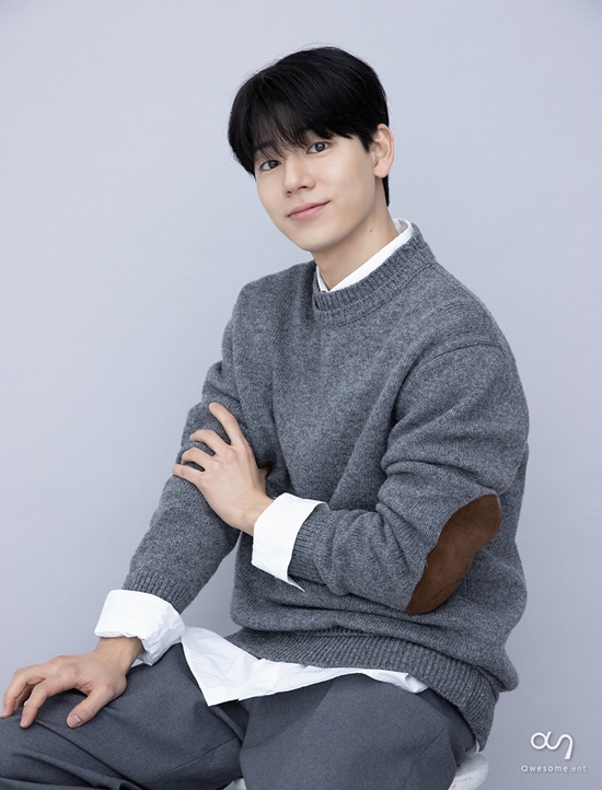 어썸이엔티, 배현성