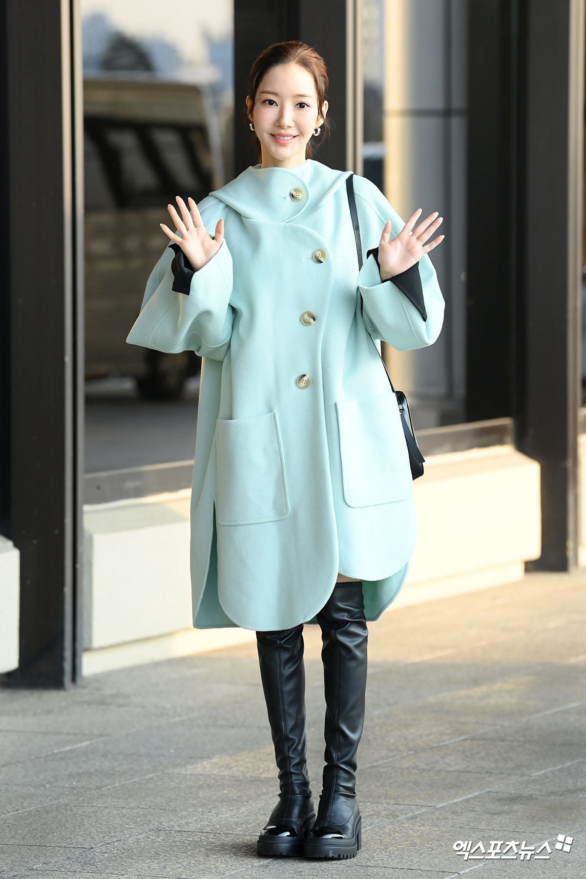 박민영 '민트빛 요정 코트'