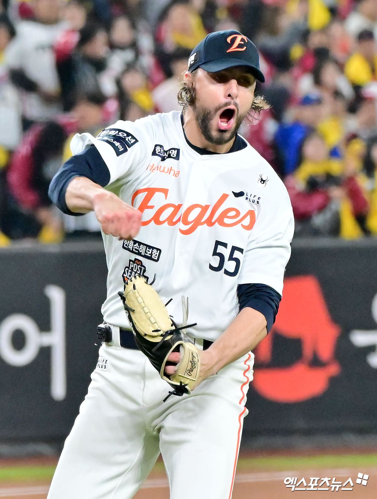 30일 오후 대전 한화생명 볼파크에서 열린 '2025 신한 SOL Bank KBO 한국시리즈' LG 트윈스와 한화 이글스의 4차전 경기, 7회초 수비를 마친 한화 와이스가 포효하고 있다. 대전, 김한준 기자