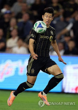 '손흥민 美 절친'이 해결했다! LAFC 올시즌 오스틴 상대 첫 득점…상대 자책골로 1-0 리드 (전반 진행 중)