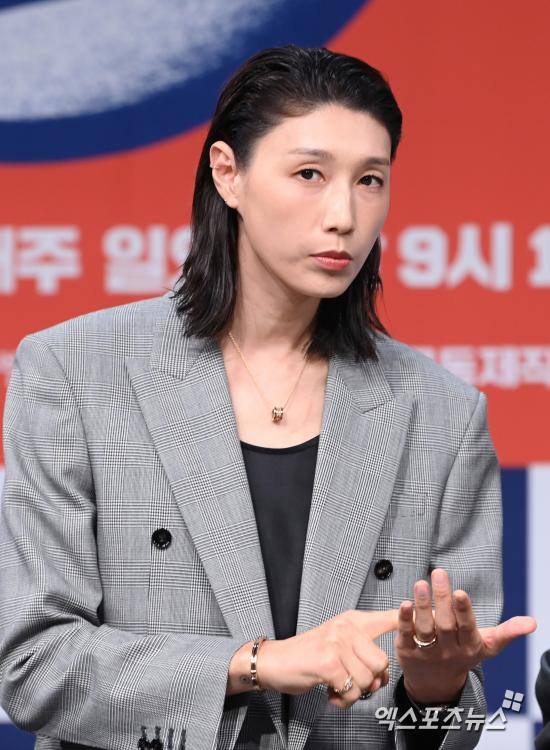 김연경, '신인감독' 대본 의혹 반박 "1도 없다, 기가 막히게 잘라내...표... - 뉴스 썸네일 이미지