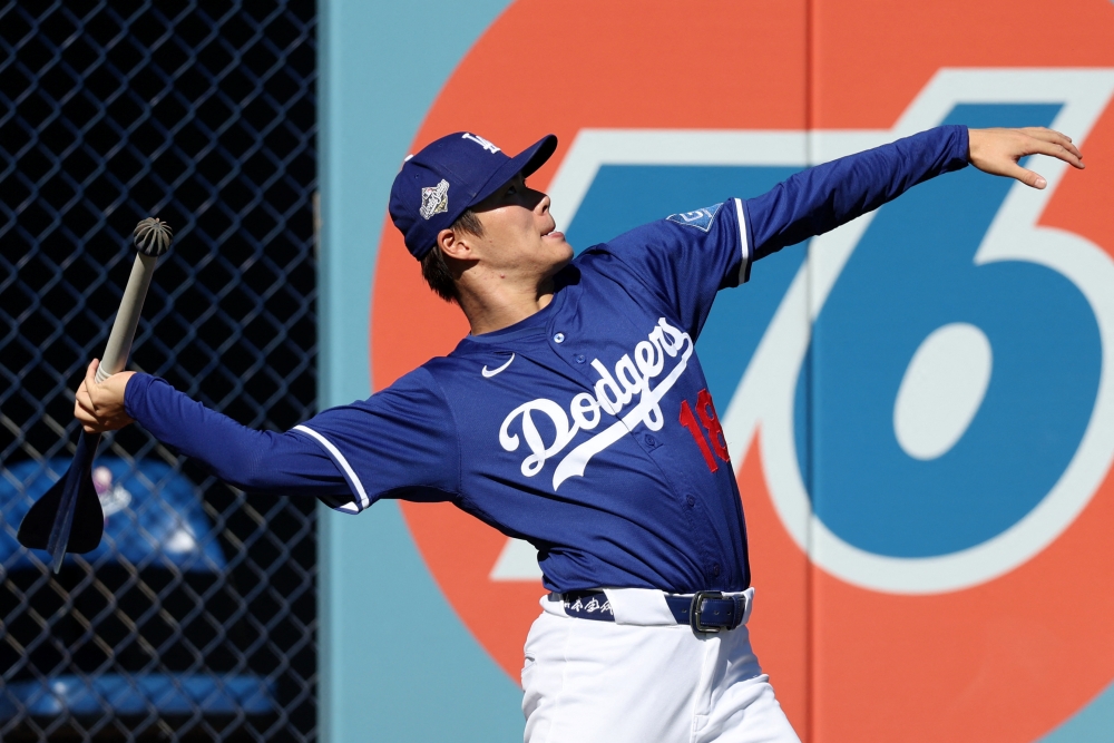 LA 다저스 야마모토 요시노부가 11월 1일(한국시간) 캐나다 온타리오주 토론토의 로저스센터에서 열리는 2025 미국 메이저리그(MLB) 포스트시즌 토론토 블루제이스와의 월드시리즈(WS) 6차전에 선발 등판한다. 야마모토는 직전 등판이었던 WS 2차전에서 9이닝 4피안타 8탈삼진 1실점으로 호투를 펼쳐 포스트시즌 2경기 연속 완투승을 거뒀다. Imagn Images 연합뉴스