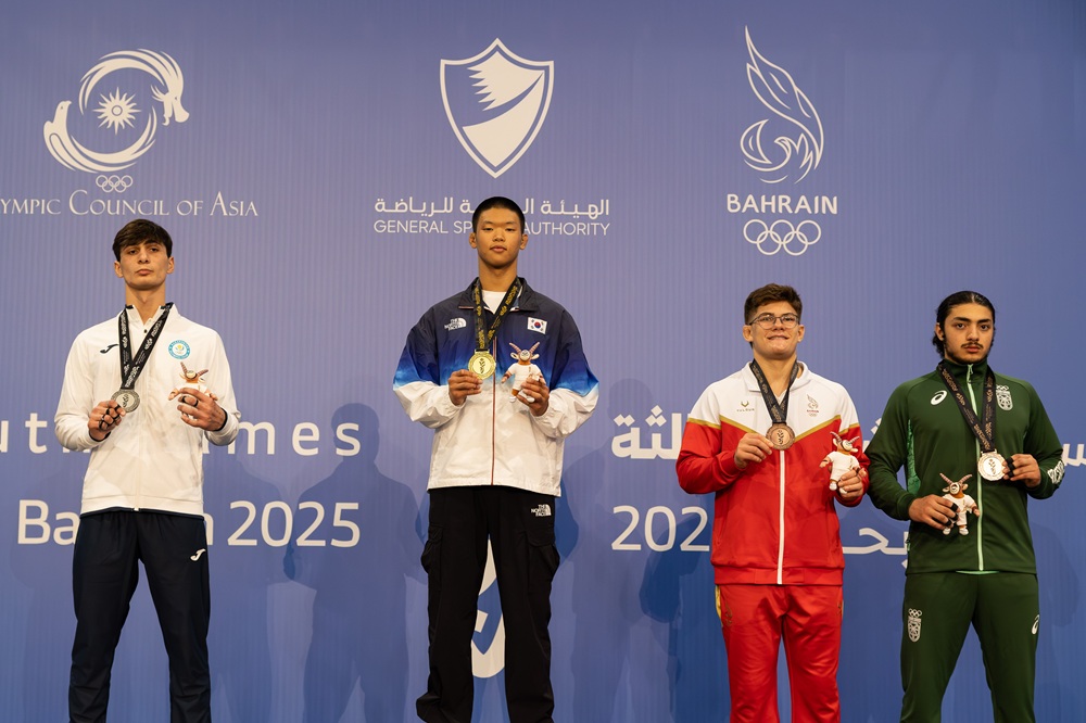 (왼쪽 두 번째) 김건호가 '2025 제3회 바레인아시아청소년경기대회'에서 주짓수 -85kg급에서 금메달을 따냈다. 사진 대한체육회