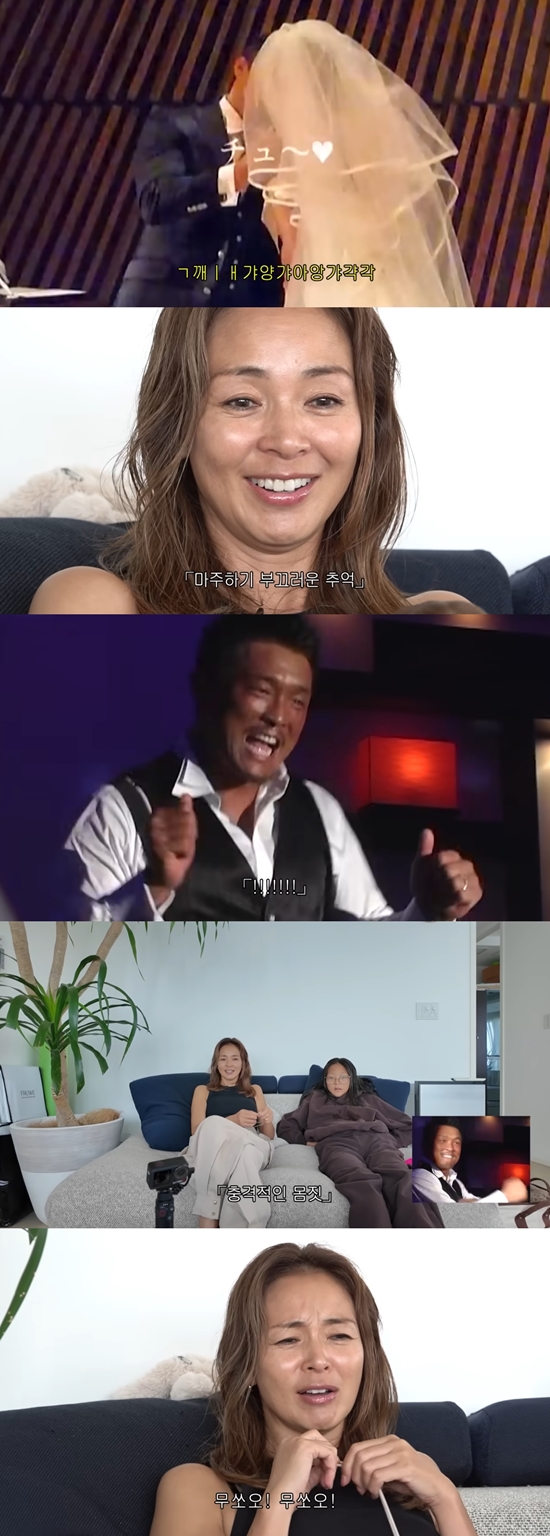 결혼식 영상을 시청하는 야노시호. 사진=유튜브 채널 '야노시호'