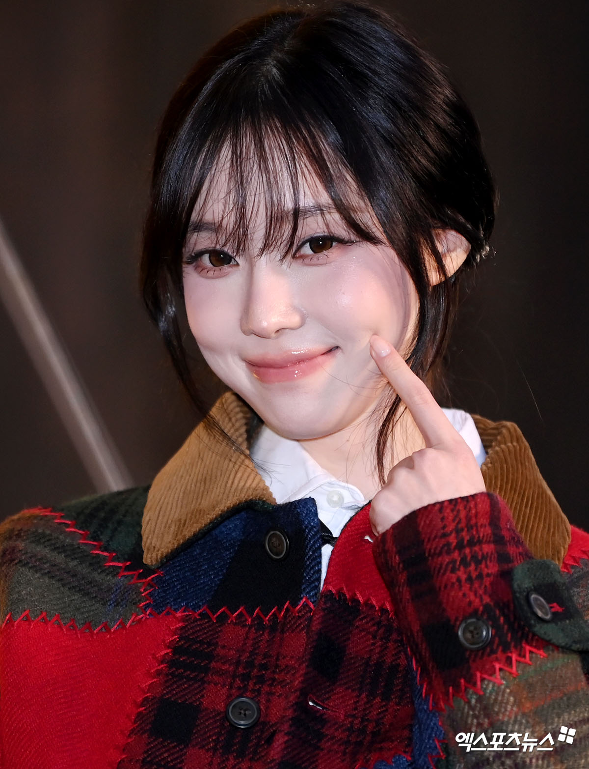 윈터 '애교 담아 볼 콕!'