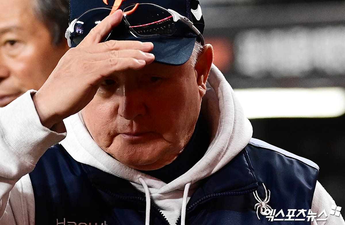 김경문 감독이 이끄는 한화 이글스가 31일 대전 한화생명 볼파크에서 열린 2025 신한 SOL Bank KBO 한국시리즈(7전 4승제, LG 3승1패) 5차전에서 LG 트윈스에 1-4로 패배, 준우승에 머물렀다. 대전, 김한준·박지영 기자