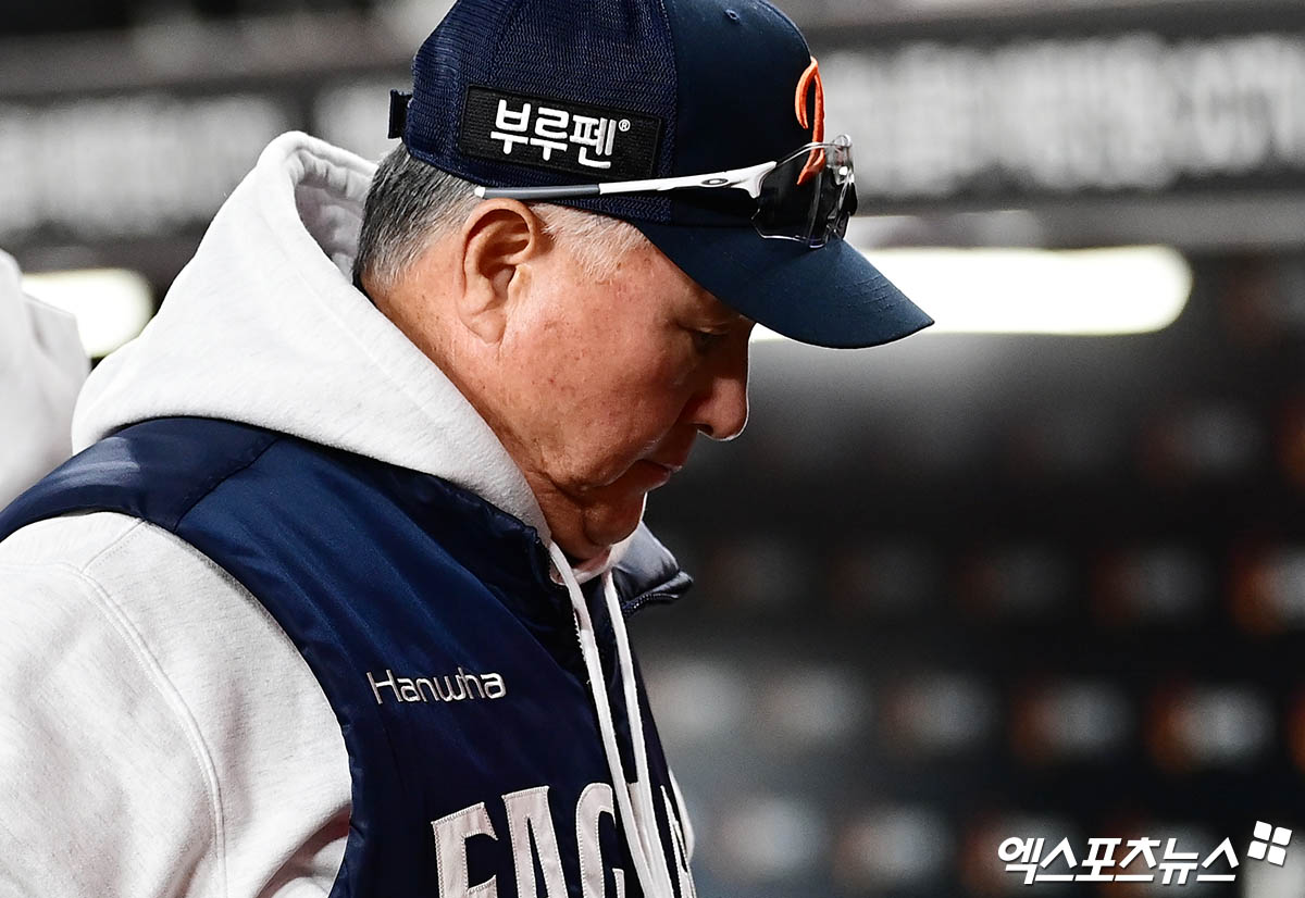 김경문 감독이 이끄는 한화 이글스가 31일 대전 한화생명 볼파크에서 열린 2025 신한 SOL Bank KBO 한국시리즈(7전 4승제, LG 3승1패) 5차전에서 LG 트윈스에 1-4로 패배, 준우승에 머물렀다. 대전, 김한준·박지영 기자