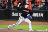 유영찬 '마무리 투수 출격'[포토]