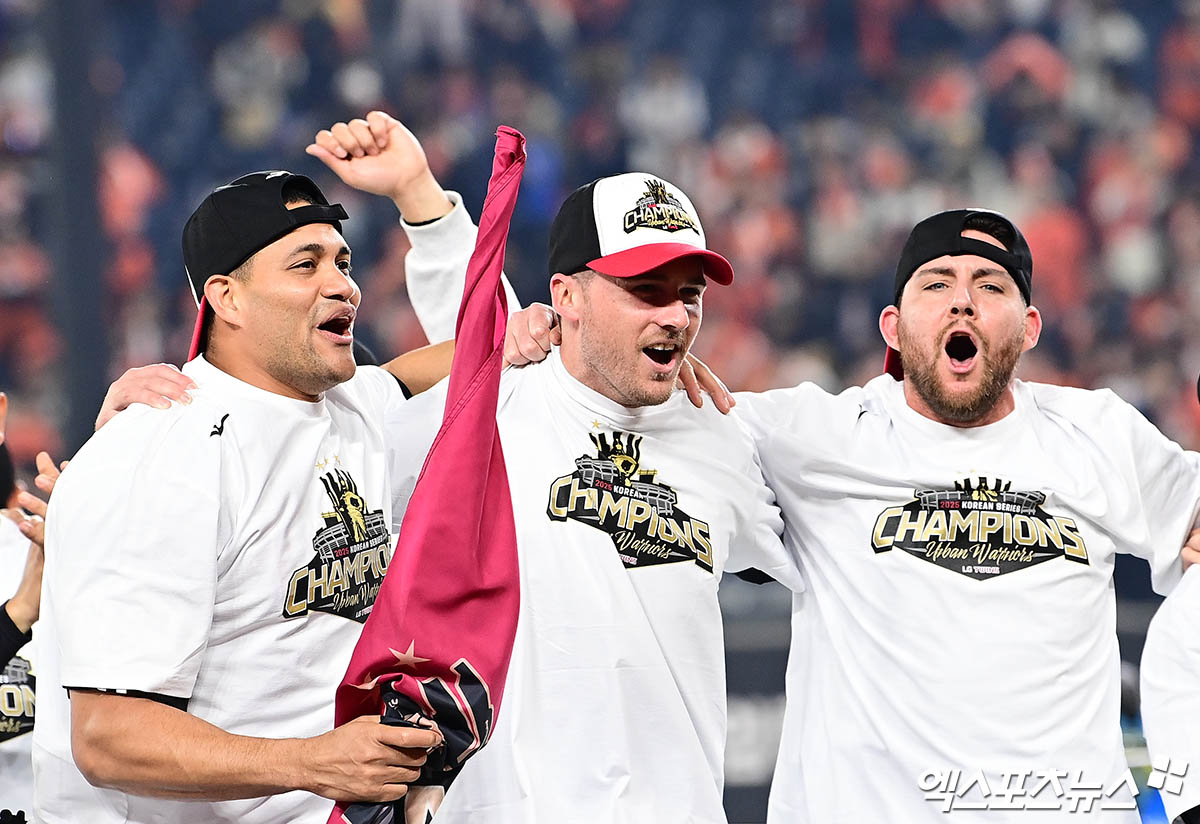LG 트윈스 외국인 투수 앤더슨 톨허스트가 10월 31일 대전 한화생명 볼파크에서 열린 2025 신한 SOL Bank KBO 한국시리즈(7전 4선승제, LG 3승1패) 5차전에서 한화 이글스를 상대로 7이닝 1실점으로 호투, 승리투수가 됐다. 사진 김한준, 박지영 기자