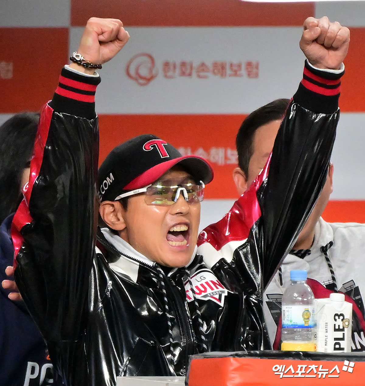 염경엽 감독이 이끄는 LG 트윈스가 31일 대전 한화생명 볼파크에서 열린 2025 신한 SOL Bank KBO 한국시리즈(7전 4승제, LG 3승1패) 5차전에서 한화 이글스를 꺾고 우승을 차지했다. 사진 김한준, 박지영 기자