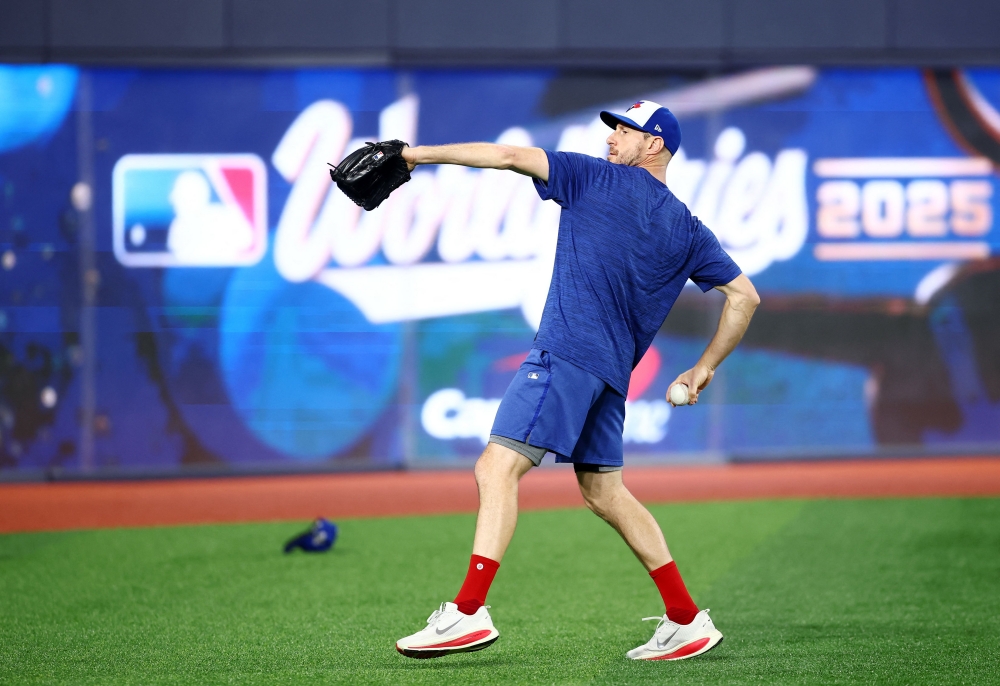 토론토 블루제이스가 2일(한국시간) 캐나다 온타리오주 토론토의 로저스센터에서 2025 미국 메이저리그(MLB) 포스트시즌 LA 다저스와의 월드시리즈(WS) 7차전을 치른다. 토론토에서는 베테랑 투수 맥스 슈어저가 선발 등판한다. AFP 연합뉴스