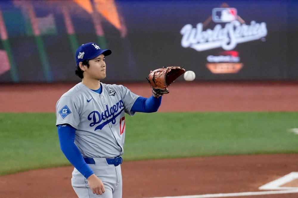 LA 다저스 오타니 쇼헤이가 2일(한국시간) 캐나다 온타리오주 토론토의 로저스센터에서 열린 2025 미국 메이저리그(MLB) 포스트시즌 토론토 블루제이스와의 월드시리즈(WS) 7차전에 선발 등판해 2⅓이닝 5피안타(1피홈런) 2볼넷 3탈삼진 3실점을 기록했다. 최고구속은 최고구속은 100.9마일(약 162km/h)로 측정됐다. AP 연합뉴스