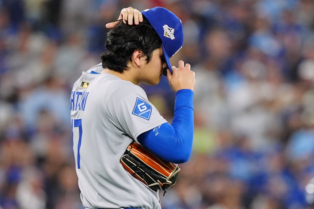 LA 다저스 오타니 쇼헤이가 2일(한국시간) 캐나다 온타리오주 토론토의 로저스센터에서 열린 2025 미국 메이저리그(MLB) 포스트시즌 토론토 블루제이스와의 월드시리즈(WS) 7차전에 선발 등판해 2⅓이닝 5피안타(1피홈런) 2볼넷 3탈삼진 3실점을 기록했다. 최고구속은 최고구속은 100.9마일(약 162km/h)로 측정됐다. AP 연합뉴스